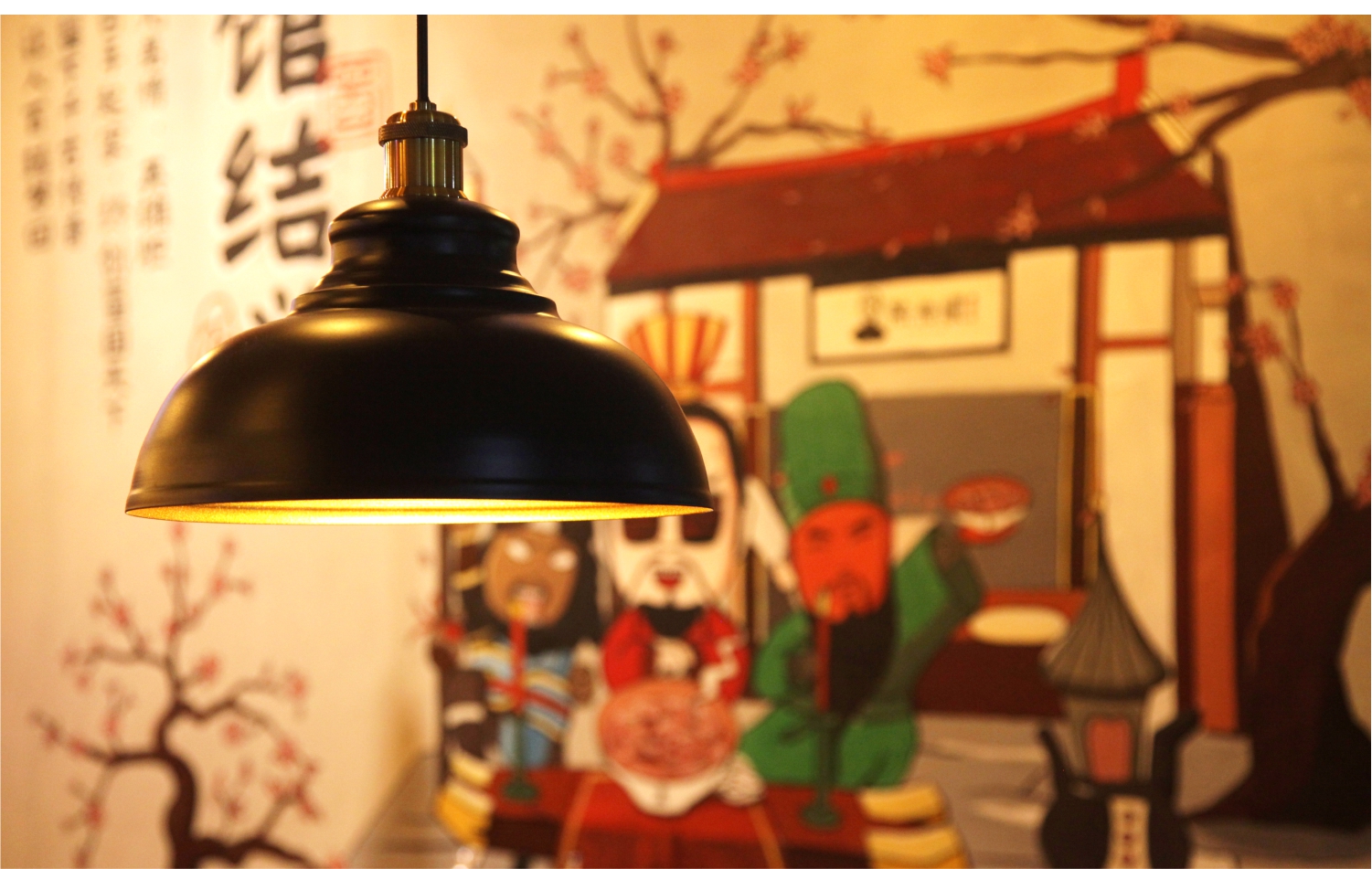 临桂在餐饮空间设计中，灯光设计起到什么作用呢？