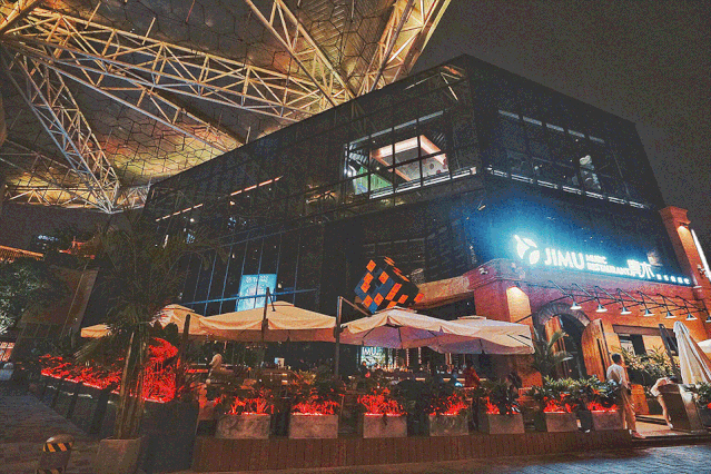 临桂这座三层独栋的音乐餐酒吧是陈赫开的？真是吃了火锅来喝酒！