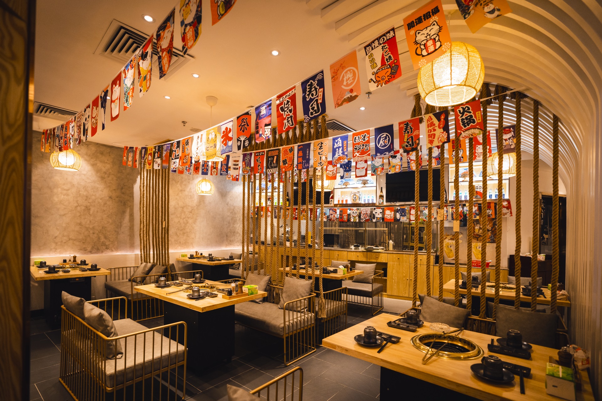 临桂如何通过深圳餐饮空间设计来确定餐厅的装修风格？
