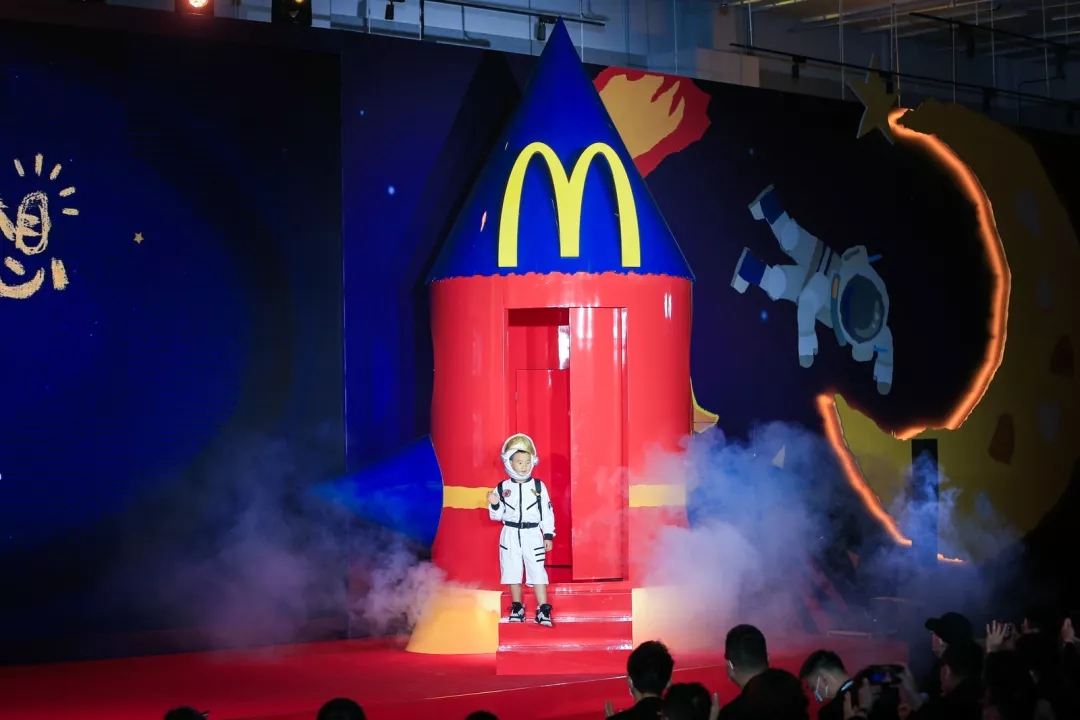 临桂麦当劳中国为孩子“点亮梦想”，带你上天！